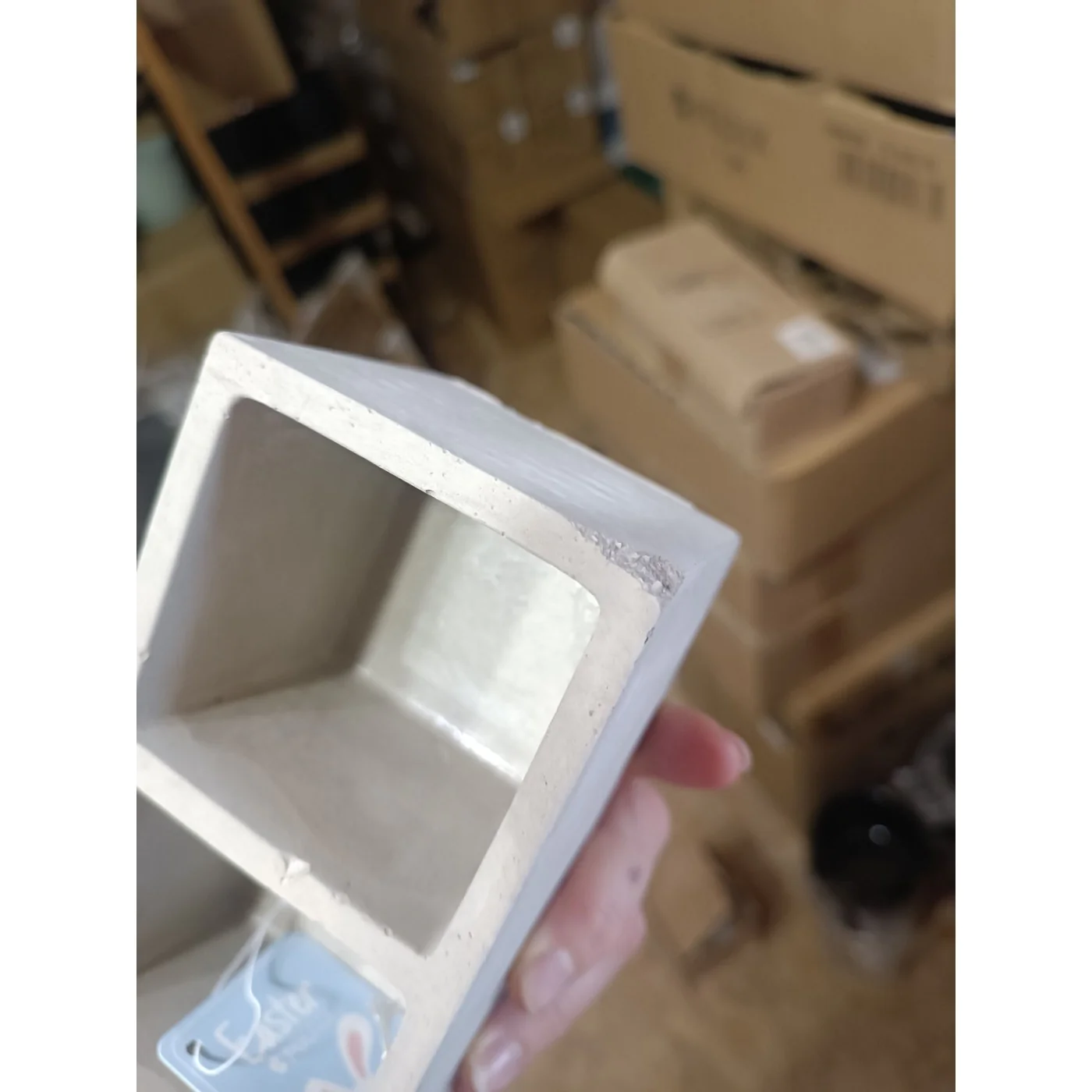 Doniczka betonowa z trzema... Doniczka betonowa z trzema...